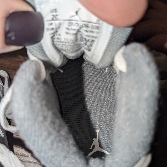 Jordan retro infant shoes size 2c grey n white retro - Picture 9 of 9